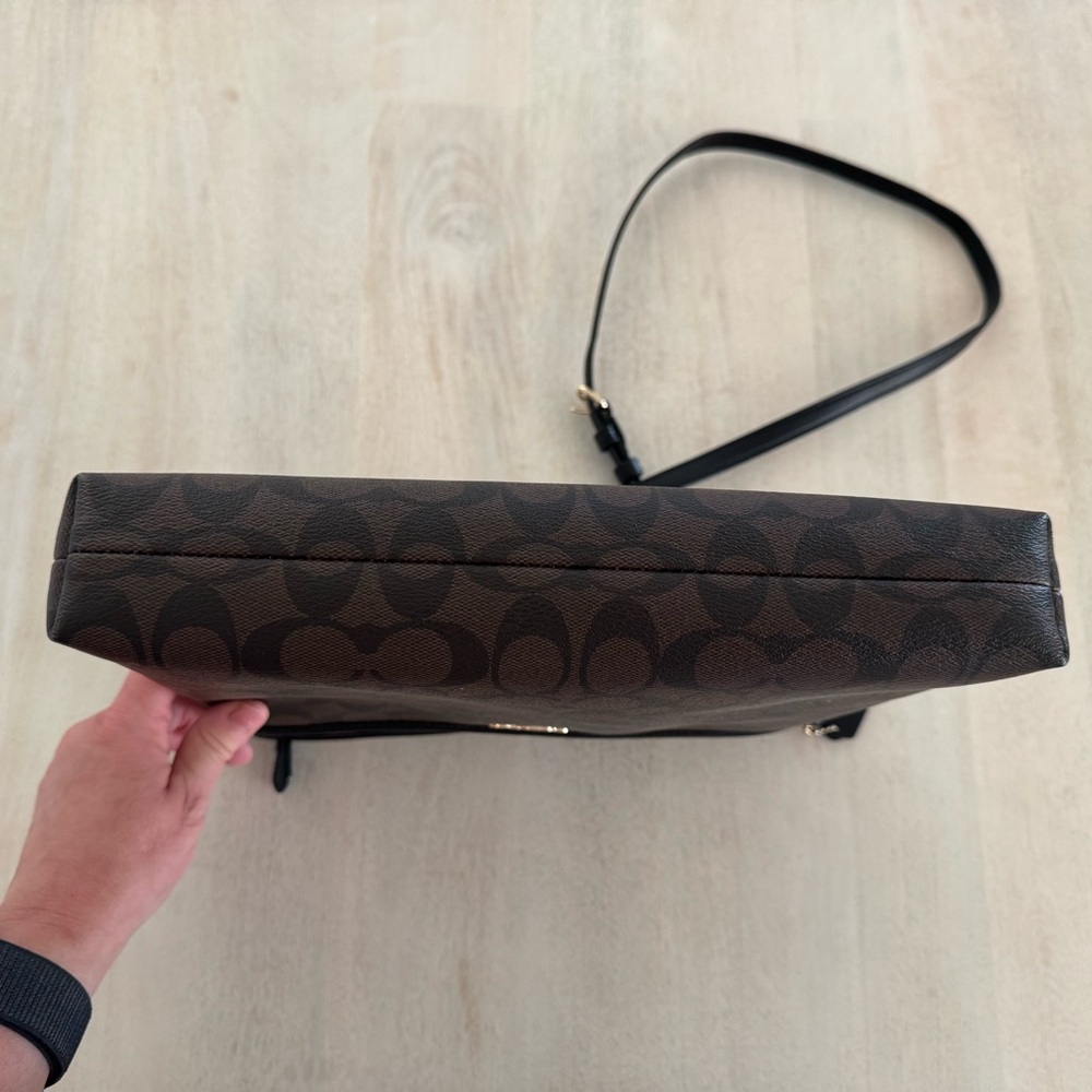 Coach Signature Crossbody - Picture 8 of 10